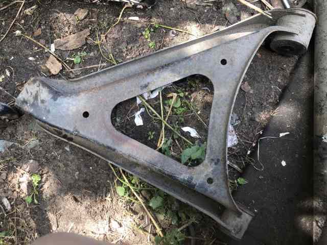 Балансир задній нижній, правий 7L0505312B VAG