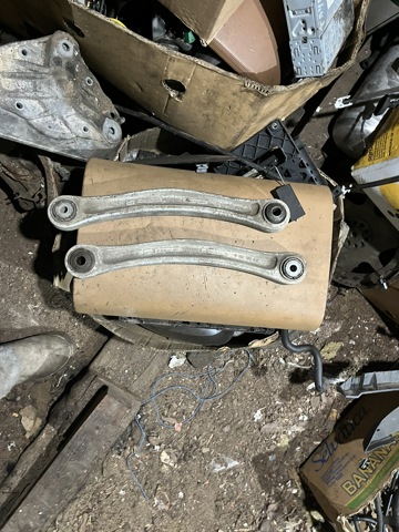Важіль підвіски задній правий 7L0505376A VAG
