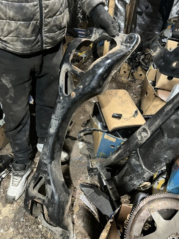 Балка задньої підвіски (підрамник) верхній 7L0512369B VAG