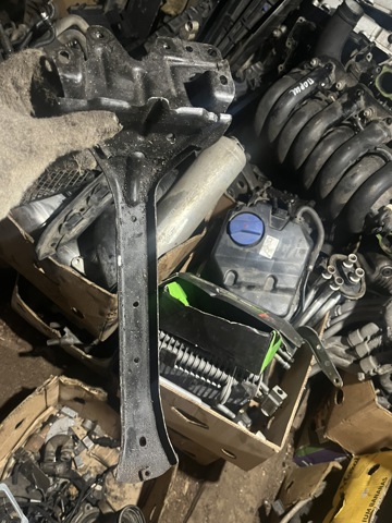 Кронштейн замку капоту 7L0805799D VAG