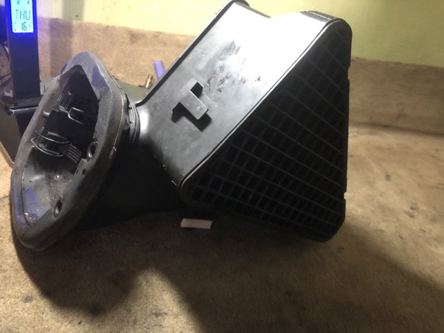 Повітроприймач 7L0819049 VAG