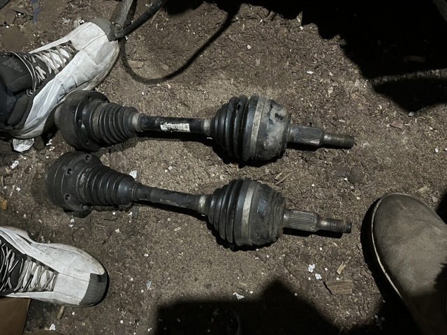 Піввісь (привід) передня 7L6407271D VAG