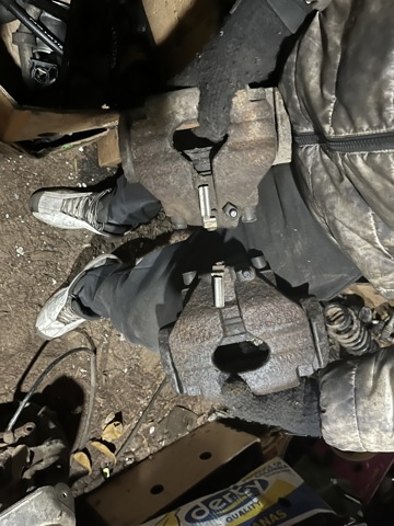 Супорт гальмівний, передній, правий 7L6615124F VAG