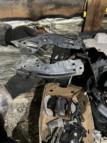 Кронштейн бампера заднього, зовнішній правий 7L6807394A VAG