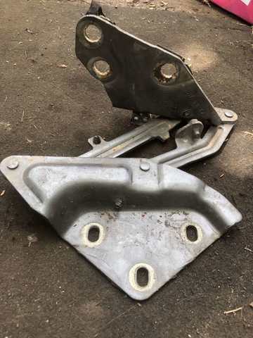 Завіса капота права 7L6823302 VAG