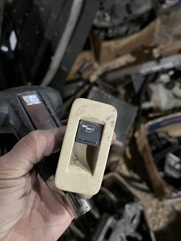 Кнопка підйомника переднього правого скла 7L6959855 VAG