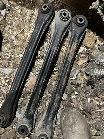 Поперечна тяга задньої підвіски 7L8501529A VAG
