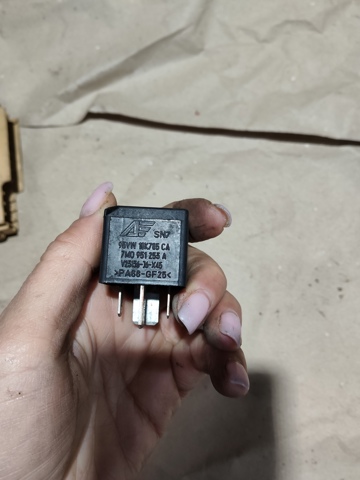 Реле вентилятора 7M0951253A VAG