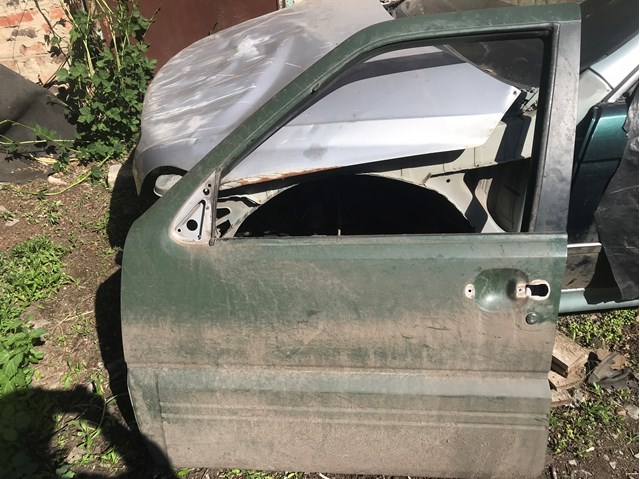 Водійські двері 801011F231 NISSAN
