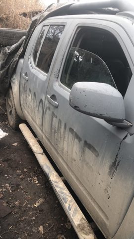 Скло передніх дверей, правих 80300EB300 NISSAN