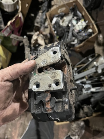 Замок двері правої передньої 80500EB30A NISSAN