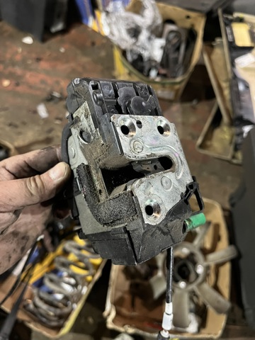 Замок водійських дверей 80501EB32A NISSAN