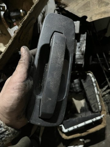 Ручка передньої двері зовнішня права 80606EQ411 NISSAN