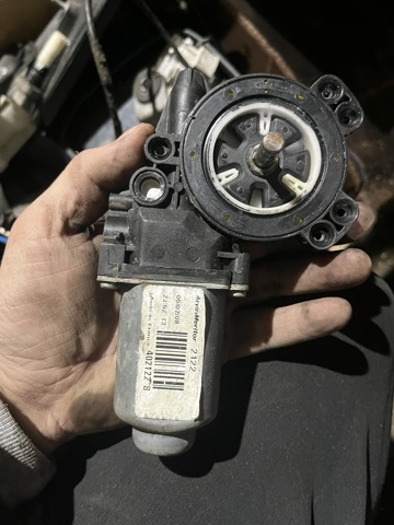 Мотор склопідйомника дверей передніх, правих 807304X01A NISSAN