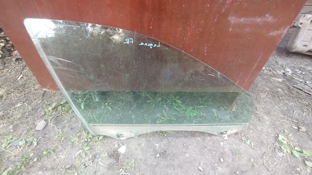 Скло пасажирських дверей 8200000385 RENAULT