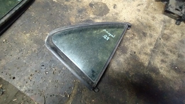 Скло-кватирка двері, задньої, правої 8200000400 RENAULT