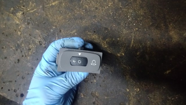Кнопка коректора фар 8200002439 RENAULT