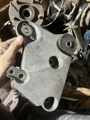 Права опора двигуна 8200024812 RENAULT