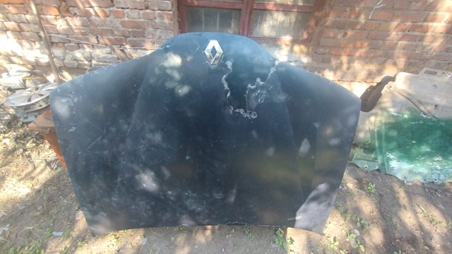 Фірмовий значок капота 8200027424 RENAULT