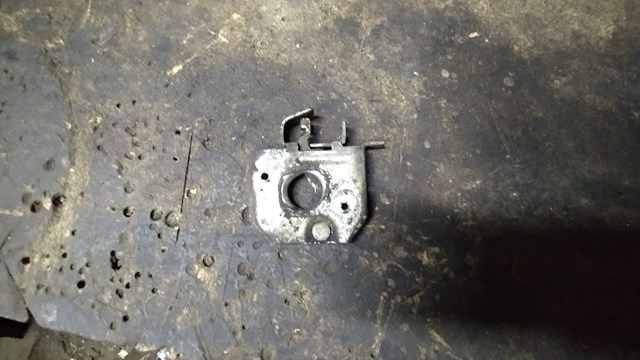 Запор капота (замок і привід замка капота) Renault Trafic 2