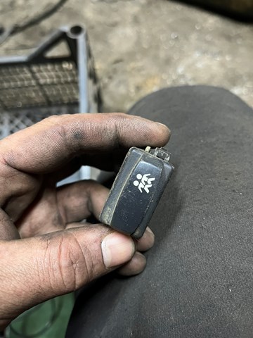Кнопковий блок керування склопідіймачами передній лівий 8200227203 RENAULT