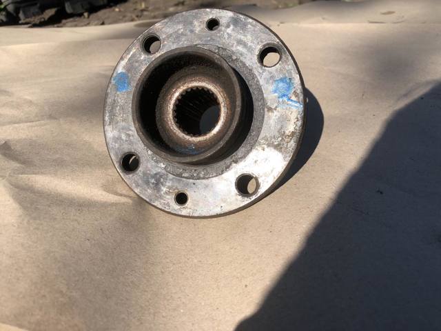 Маточина переднього колеса 8200308650 RENAULT