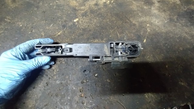 Тримач зовнішньої ручки дверей, задніх лівих 8200370363 RENAULT