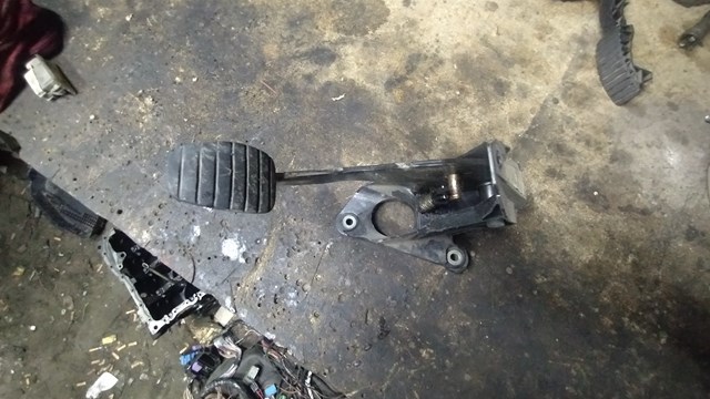 Педаль щеплення 8200725734 RENAULT