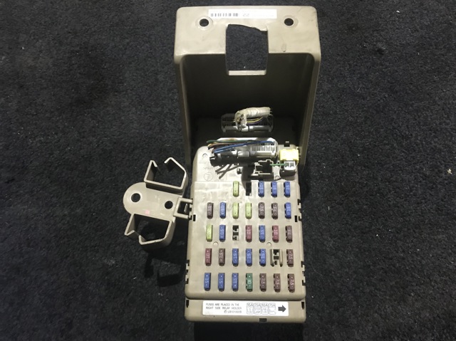Коробка запобіжників 82201AG041 SUBARU