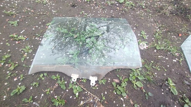 Скло задніх дверей, лівих 823018H300 NISSAN