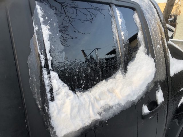 Скло задньої двері лівої 82301EB320 NISSAN