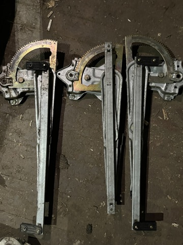 Механізм стеклопідйомника дверей передніх, лівих 824013E002 HYUNDAI
