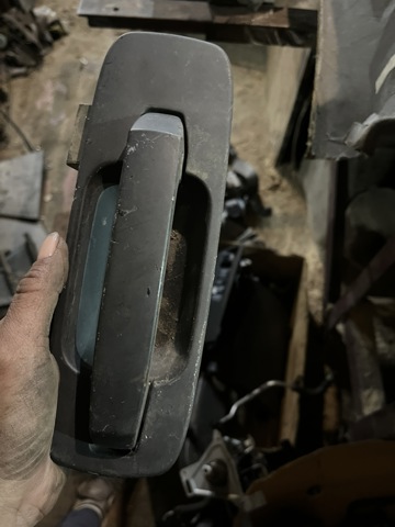 Ручка задніх дверей зовнішня, права 826068H300 NISSAN