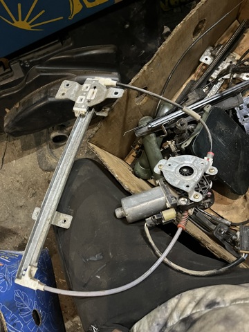Механізм стеклопод'емника двері задньої, правої 827002X400 NISSAN