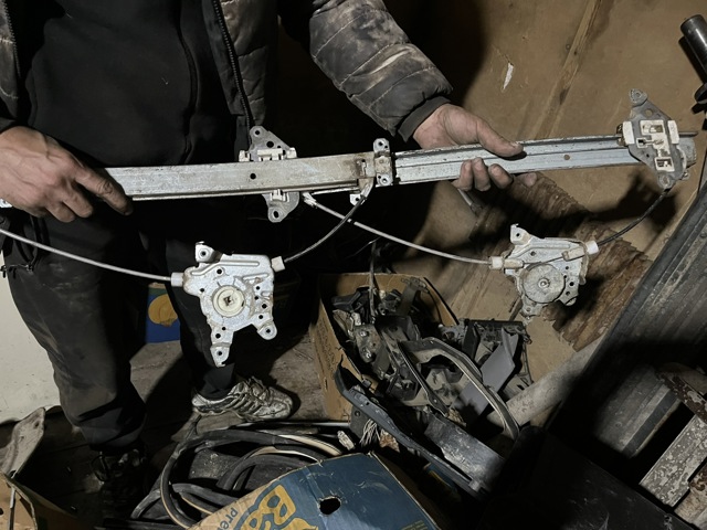 Механізм склопідйомника двері задньої, лівої 827212S710 NISSAN