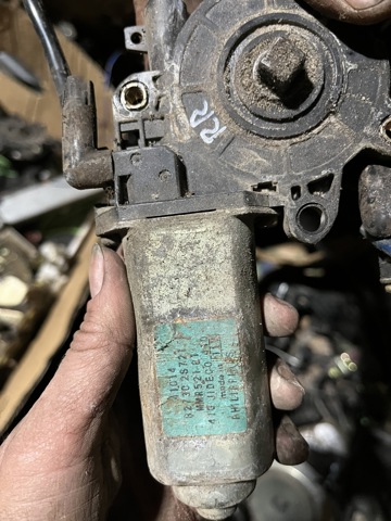 Моторчик склопідйомника двері задніх, правих 827302S721 NISSAN