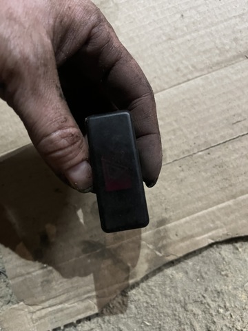 Кнопка аварійки 8350947 BMW