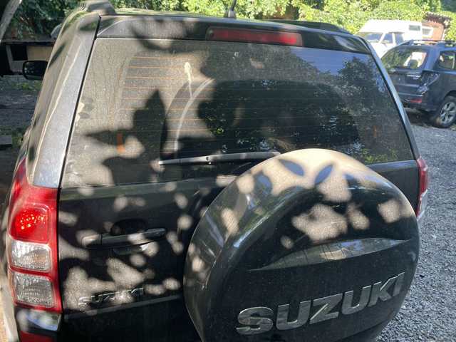 Скло ляди 8458065J00 SUZUKI