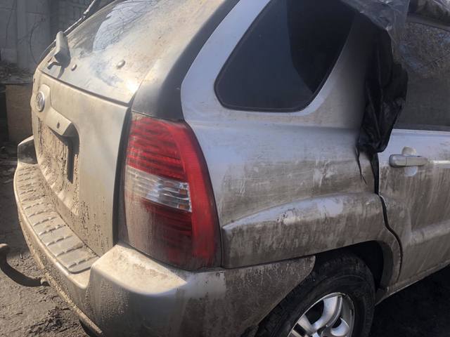 Скло багажного відсіку, праве 878201F020 HYUNDAI