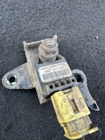 Датчик Ейрбег передній 8917405010 TOYOTA