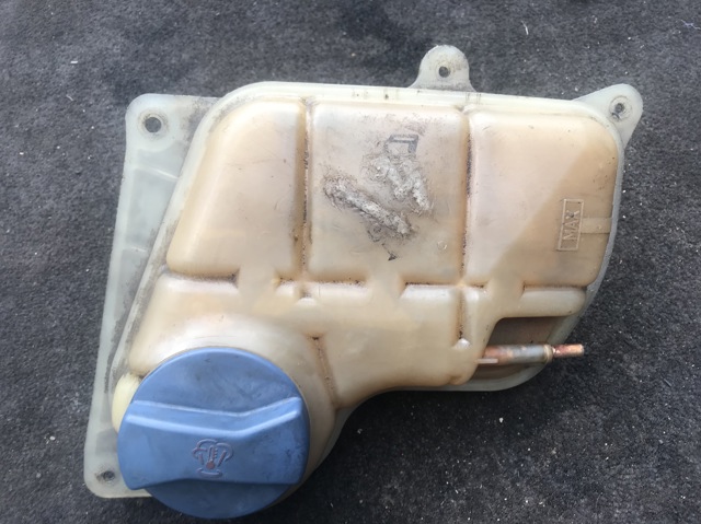 Бачок для води Volkswagen Passat B5