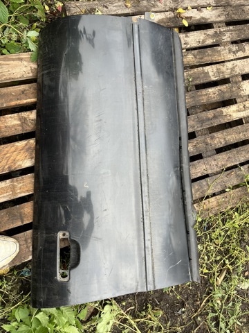 Дверка передня права 8D0831052A VAG