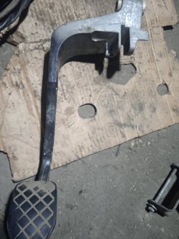 Педаль щеплення 8D1721316J VAG