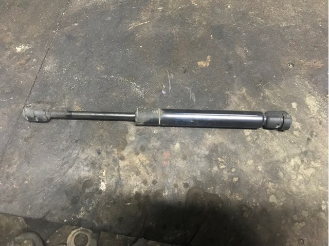 Амортизатор для багажника газовий 8D5827552F VAG
