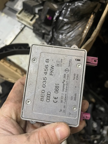 Підсилювач сигналу антени 8E0035456B VAG