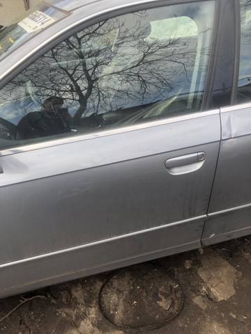 Водійські двері 8E0831051J VAG