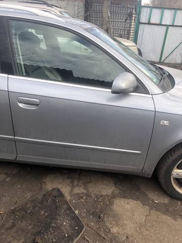 Дверка передня права 8E0831052J VAG