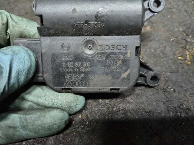 Мотор заслінки печі 8E1820511A VAG