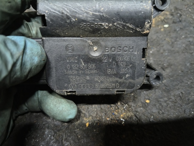 Мотор заслінки печі 8E1820511D VAG