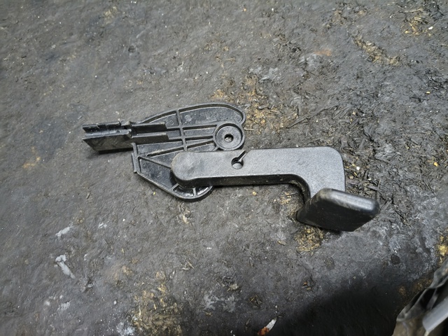 Ручка відкривання капота 8E1823533B VAG
